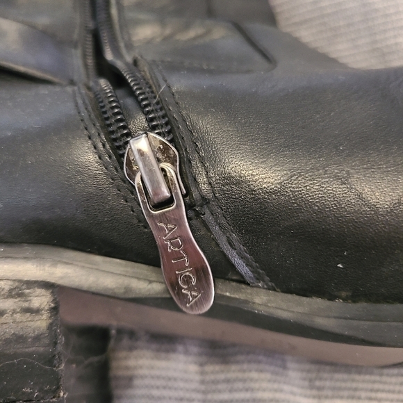 Artica knee high leather pull on boots - Picture 2 of 7